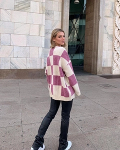 Ein Bekleidungsmodell aus dem Großhandel trägt 17628 - Sweater - Pink, türkischer Großhandel Pullover von Sobe