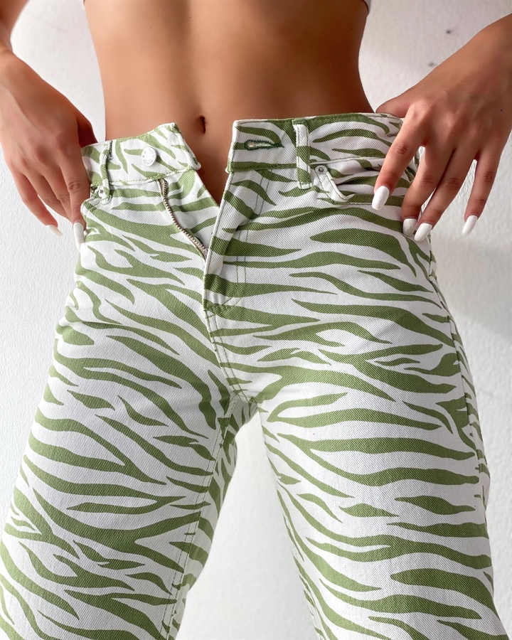 A wholesale clothing model wears 17975 - Pants - Green And White, Turkish wholesale Pants of Sobe