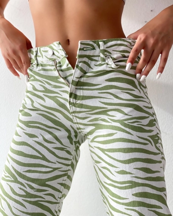 A model wears 17975 - Pants - Green And White, wholesale Pants of Sobe to display at Lonca
