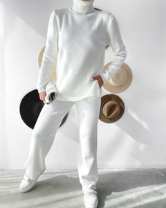 Ein Bekleidungsmodell aus dem Großhandel trägt 18003 - Suit - Ecru, türkischer Großhandel Anzug von Sobe