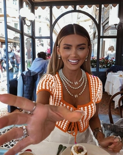 Una modella di abbigliamento all'ingrosso indossa 21726 - Cardigan Blouse - Orange, vendita all'ingrosso turca di Camicetta di Sobe