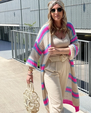 A model wears 25195 - Cardigan - Stone, wholesale Cardigan of Sobe to display at Lonca
