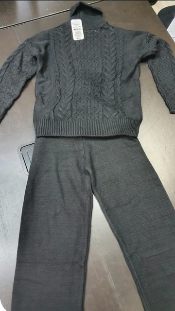 A wholesale clothing model wears  Tracksuit - Black
, Turkish wholesale Tracksuit of Sobe