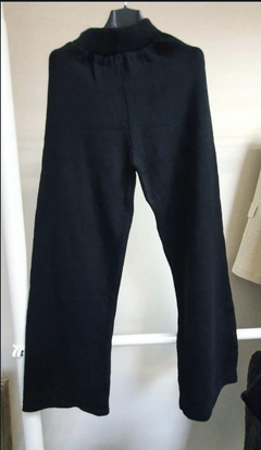 Ein Bekleidungsmodell aus dem Großhandel trägt 32568 - Tracksuit - Black, türkischer Großhandel Anzug von Sobe
