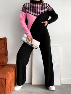 A wholesale clothing model wears 34794 - Suit - Pink And Black, Turkish wholesale Suit of Sobe