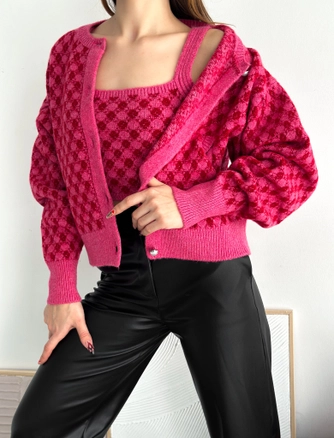 A model wears 34033 - Cardigan And Bustier Set - Fuchsia, wholesale Cardigan of Sobe to display at Lonca