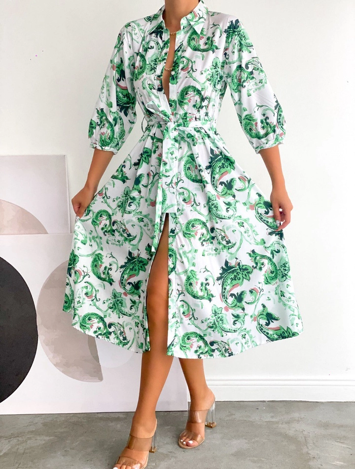Bir model, Sobe toptan giyim markasının 35404 - Dress - Green toptan Elbise ürününü sergiliyor.