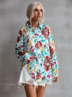 Een kledingmodel uit de groothandel draagt 35406 - Mix Color Shirt - Turquoise, Turkse groothandel Shirt van Sobe