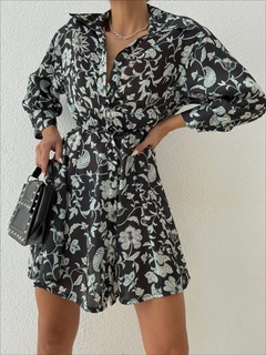 Una modella di abbigliamento all'ingrosso indossa 35253 - Dress - Black And Ecru, vendita all'ingrosso turca di Vestito di Sobe