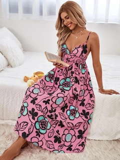 Ένα μοντέλο χονδρικής πώλησης ρούχων φοράει 35314 - Dress - Pink, τούρκικο Φόρεμα χονδρικής πώλησης από Sobe