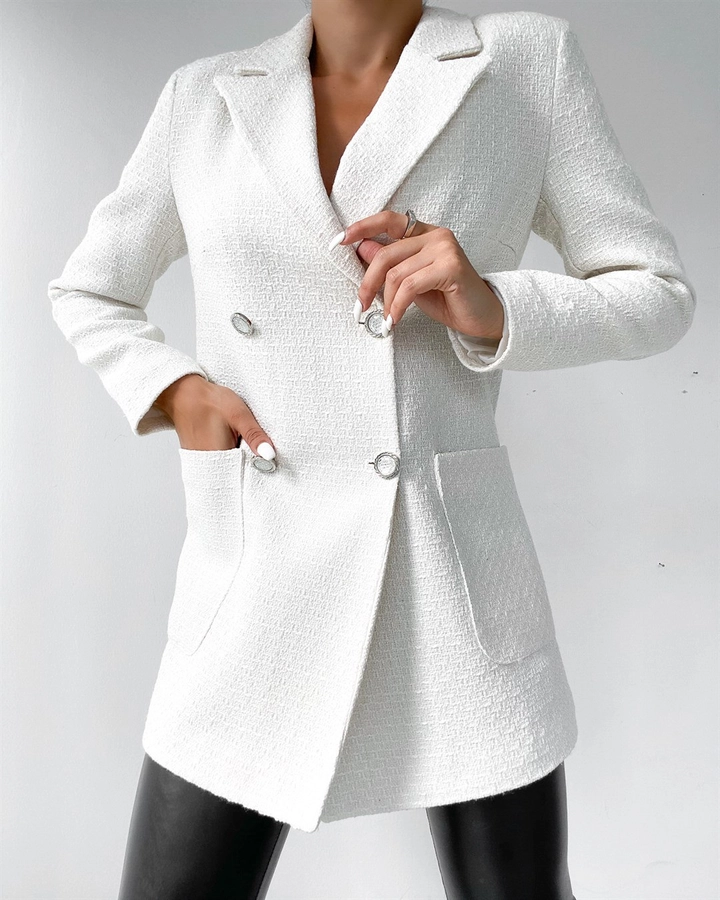 Ein Bekleidungsmodell aus dem Großhandel trägt 35345 - Jacket - Ecru, türkischer Großhandel Jacke von Sobe