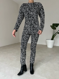 A wholesale clothing model wears 35352 - Suit - Black And White, Turkish wholesale Suit of Sobe
