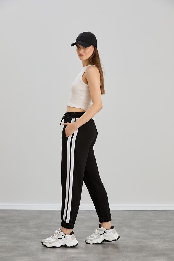 Sortie Collection Dreifädige Jogginghose Mit Seitenstreifen Und Spitzenbeinen In Schwarz Großhandelskleidung Lässig