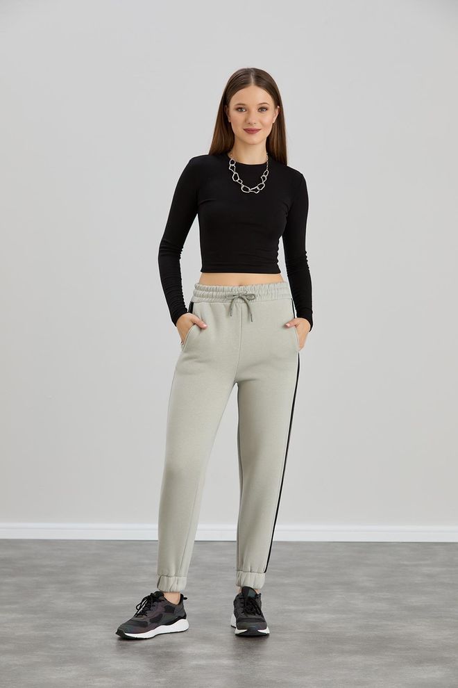 Sortie Collection Graue Dreifädige Jogginghose Mit Seitlich Gestreiften Spitzenbeinen Großhandelskleidung Lässig