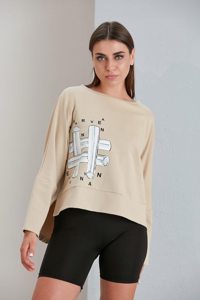 Sortie Collection Dwunitkowa Bluza Z Okrągłym Dekoltem I Nadrukiem Piaskowa Hurtowa sprzedaż odzieży Casual