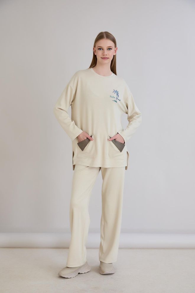 Sortie Collection Beiger Trainingsanzug Mit Palazzo Hose Und Aufgesetzten Taschen Großhandelskleidung Modest