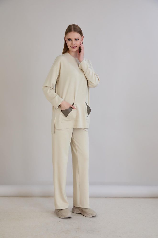 Sortie Collection Tuta Beige Con Pantaloni Palazzo E Tasche Applicate Abbigliamento all'ingrosso 1