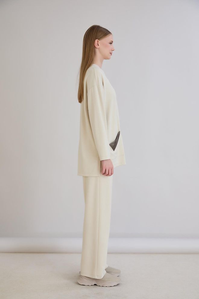 Sortie Collection Tuta Beige Con Pantaloni Palazzo E Tasche Applicate Abbigliamento all'ingrosso Primavera