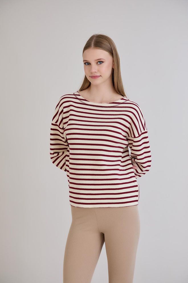 Sortie Collection Maglione Beige A Righe Con Scollo A Barca Abbigliamento all'ingrosso Primavera