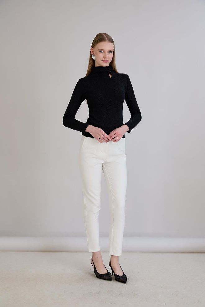 Sortie Collection Schwarze Elegante Slim Fit Bluse Mit Hohem Hals Großhandelskleidung Modest