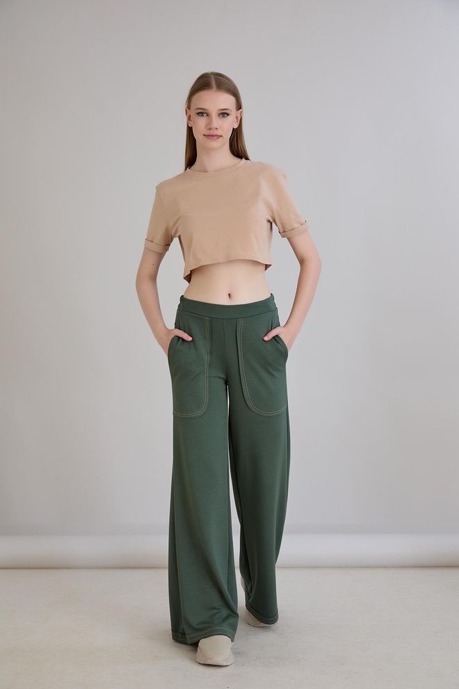 Sortie Collection Grüne Jogginghose Mit Weitem Bein Und Aufgesetzter Tasche Großhandelskleidung Lässig