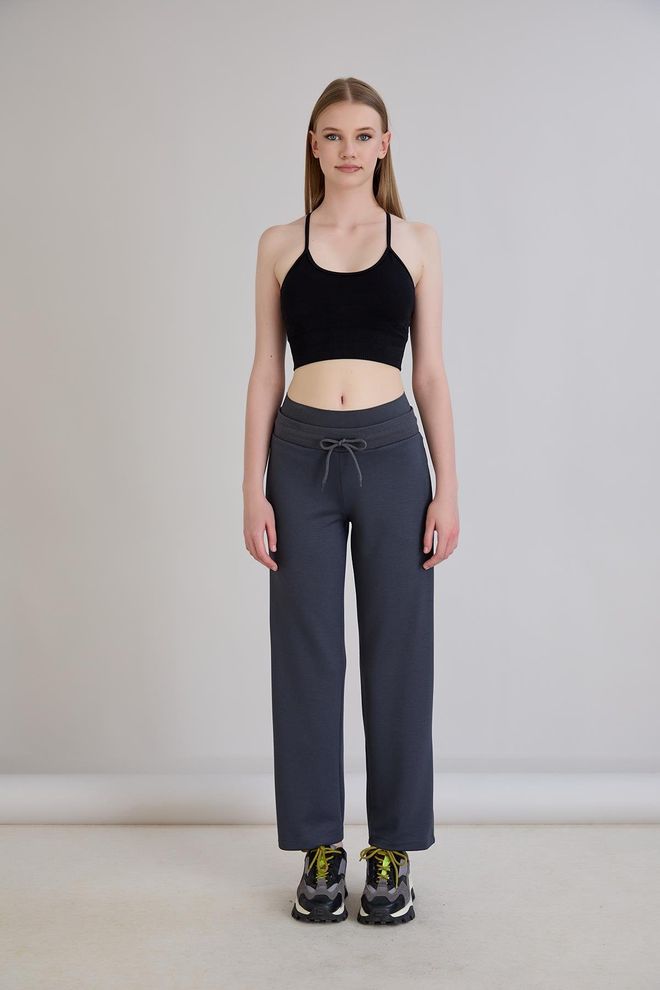 Sortie Collection Graue Jogginghose Mit Kordelzug Und Schrägen Taschen Großhandelskleidung Lässig