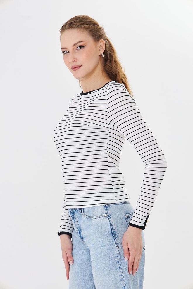 Sortie Collection Biała Prążkowana Bluzka Slim Fit Hurtowa sprzedaż odzieży Klasyczny