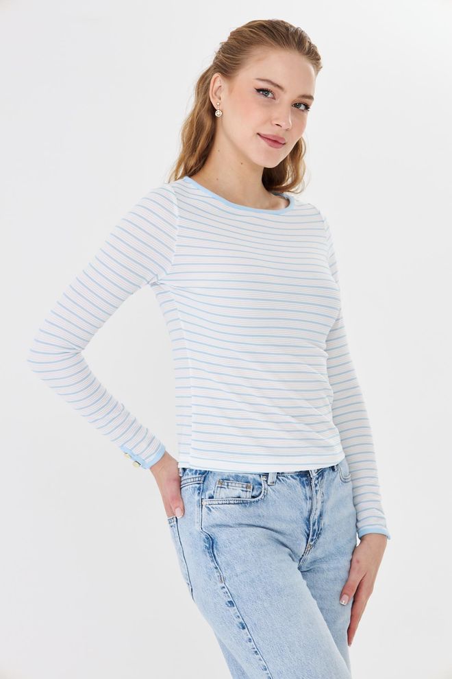 Sortie Collection Biała Prążkowana Dopasowana Bluzka Z Dekoltem W Łódkę Hurtowa sprzedaż odzieży Praca