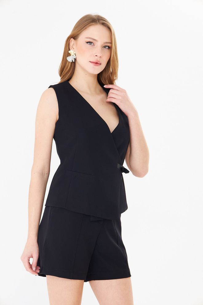 Sortie Collection Black Elegant Bermuda Shorts Wholesale Clothing Formal