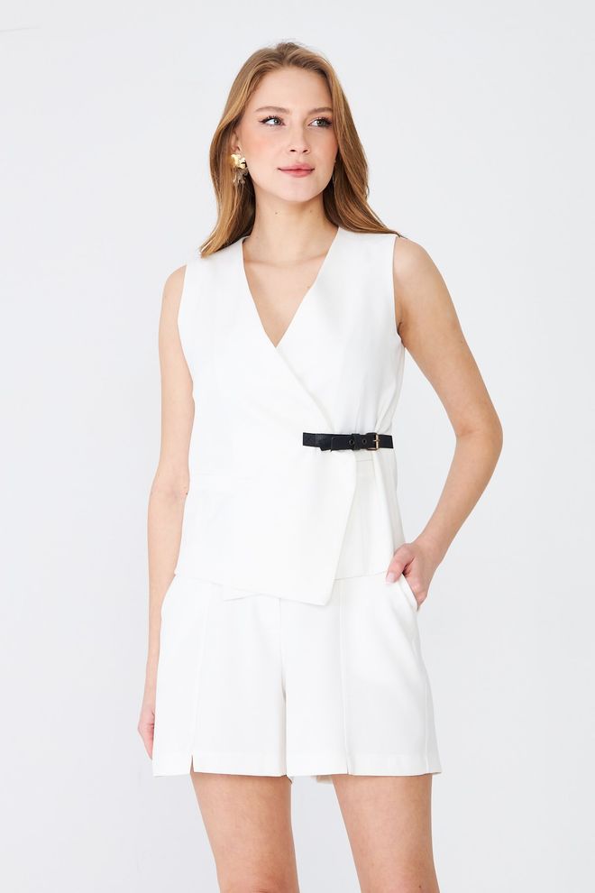 Sortie Collection White Bermuda Shorts With High Waist And Buckle Wholesale Clothing Formal