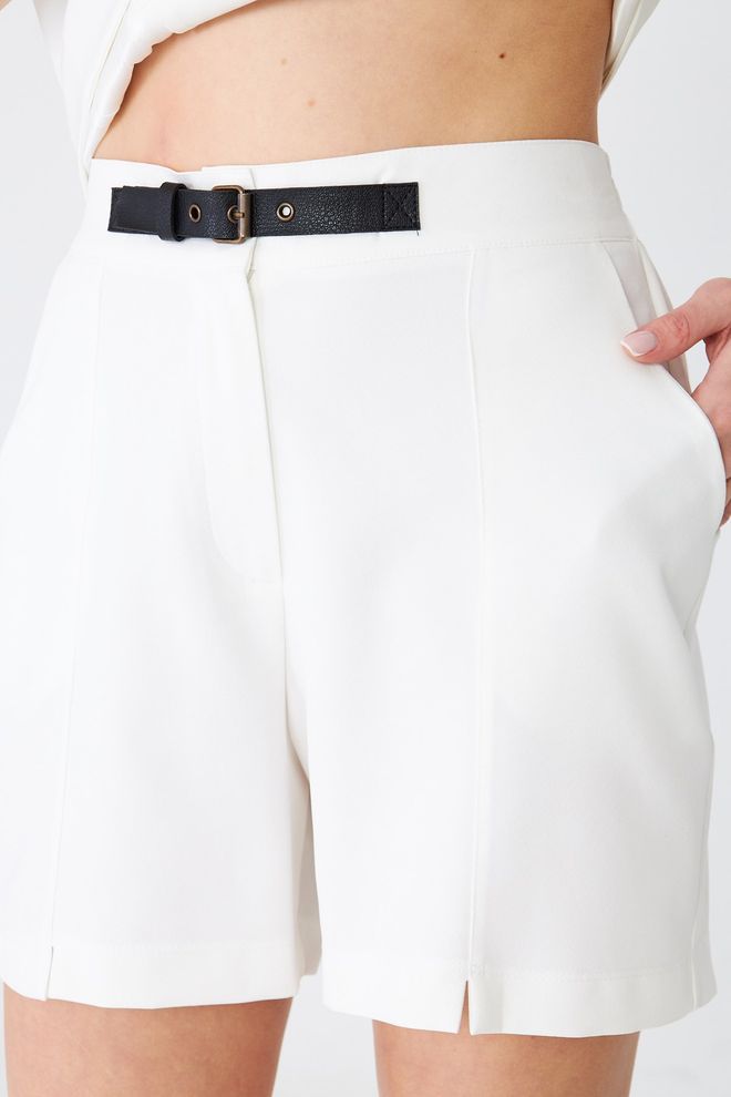 Sortie Collection Белые Бермуды С Высокой Талией И Пряжкой Оптовая продажа одежды Повседневный