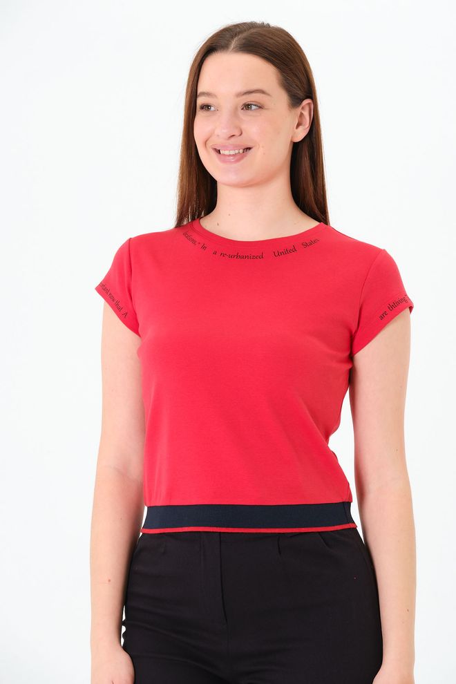 Sortie Collection T shirt Met Ronde Hals En Korte Mouwen En Print In Croprood Voor Dames Groothandel Kleding Casual