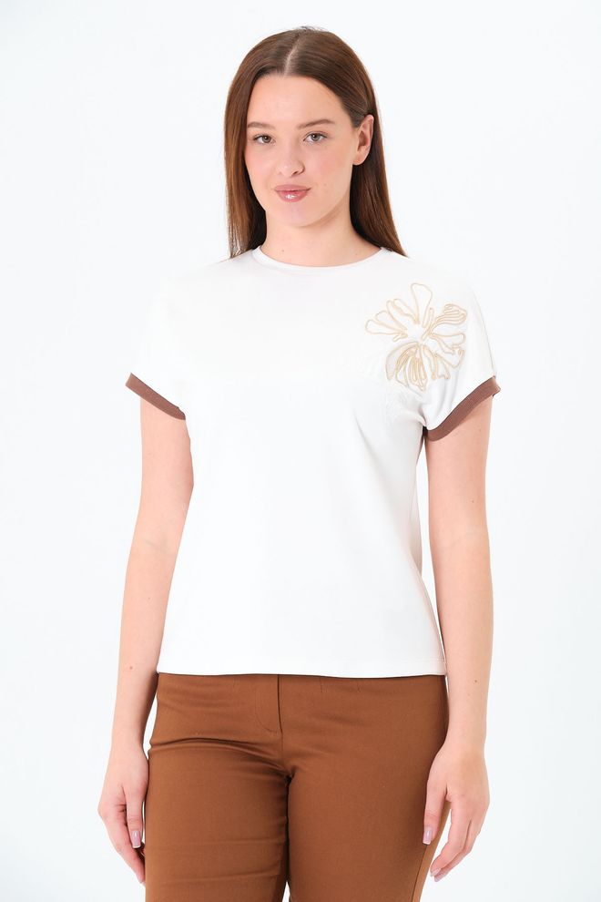 Sortie Collection Ecru T shirt Met Ronde Hals En Één Schouder Geborduurd T shirt Met Korte Mouwen En Modale Stof Voor Dames Groothandel Kleding Streetwear