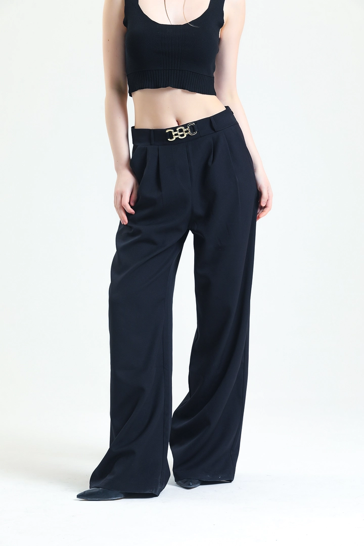 A wholesale clothing model wears 47988 - Chain Detail Palazzo Trousers, Turkish wholesale Pants of Slash