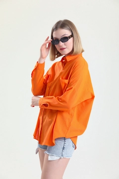 Модел на дрехи на едро носи SLA10052 - Cotton Flam Shirt, турски едро Риза на Slash