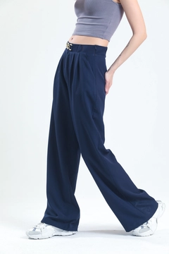 A wholesale clothing model wears SLA10003 - Chain Detail Palazzo Trousers, Turkish wholesale Pants of Slash