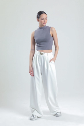 A model wears SLA10006 - Chain Detail Palazzo Trousers, wholesale Pants of Slash to display at Lonca