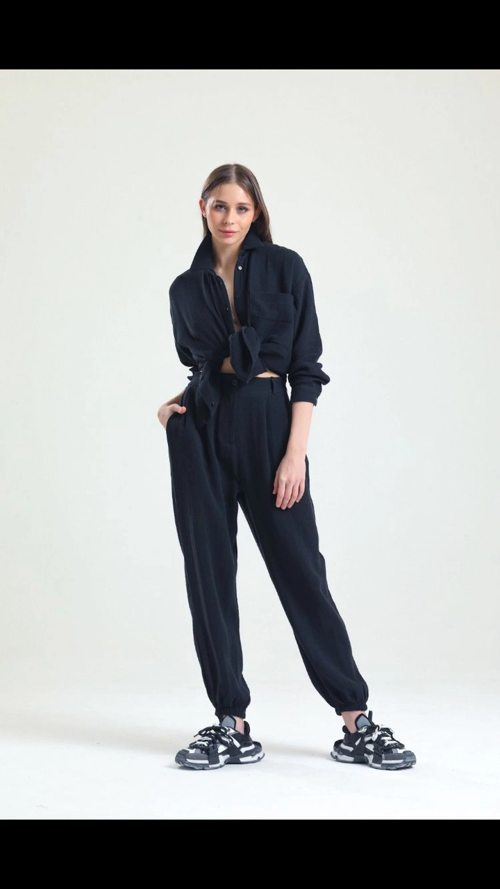 Una modelo de ropa al por mayor lleva SLA10020 - Muslin Linen Suit, Traje turco al por mayor de Slash