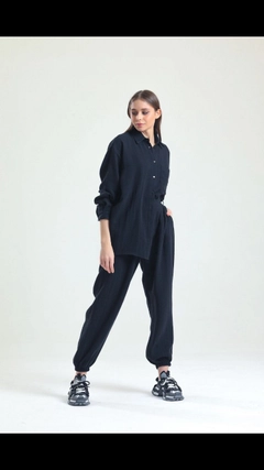 Een kledingmodel uit de groothandel draagt SLA10020 - Muslin Linen Suit, Turkse groothandel Pak van Slash
