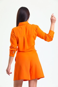 Una modella di abbigliamento all'ingrosso indossa SLA10026 - Shorts Linen Set, vendita all'ingrosso turca di Abito di Slash