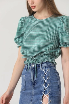 A wholesale clothing model wears top10151-blouse-with-waistband-emerald, Turkish wholesale Crop Top of Topshow