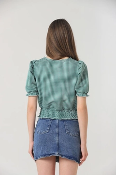 A wholesale clothing model wears top10151-blouse-with-waistband-emerald, Turkish wholesale Crop Top of Topshow
