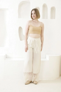 Un model de îmbrăcăminte angro poartă top10312-bottom-mesh-trousers-stone, turcesc angro Pantaloni de Topshow