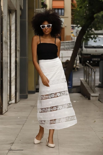 A wholesale clothing model wears  Mesh Long Skirt - Cream
, Turkish wholesale Skirt of Topshow