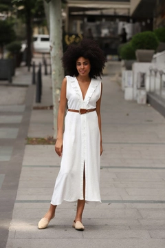 Un model de îmbrăcăminte angro poartă top10354-belted-linen-dress-cream, turcesc angro Rochie de Topshow