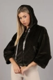 Ein Bekleidungsmodell aus dem Großhandel trägt top10368-plush-coat-black, türkischer Großhandel  von 