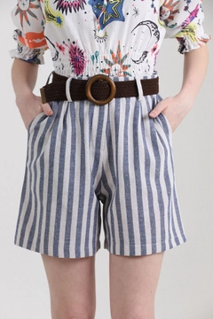 A wholesale clothing model wears top10361-striped-belted-linen-shorts-navy-blue-&-ecru, Turkish wholesale Shorts of Topshow