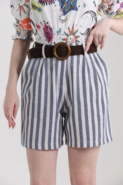 A wholesale clothing model wears top10361-striped-belted-linen-shorts-navy-blue-&-ecru, Turkish wholesale Shorts of Topshow