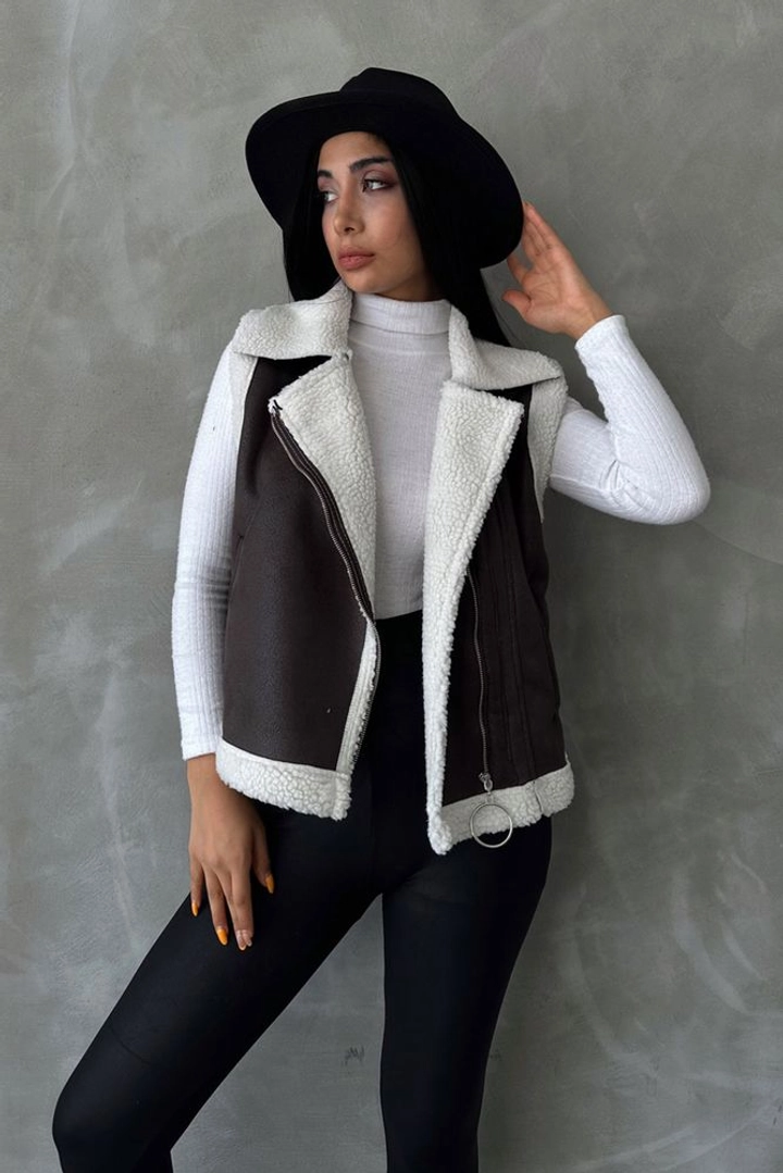 A wholesale clothing model wears top10505-anthracite-cream-suede-fur-collar-vest, Turkish wholesale Vest of Topshow
