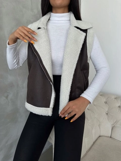 A wholesale clothing model wears top10505-anthracite-cream-suede-fur-collar-vest, Turkish wholesale Vest of Topshow